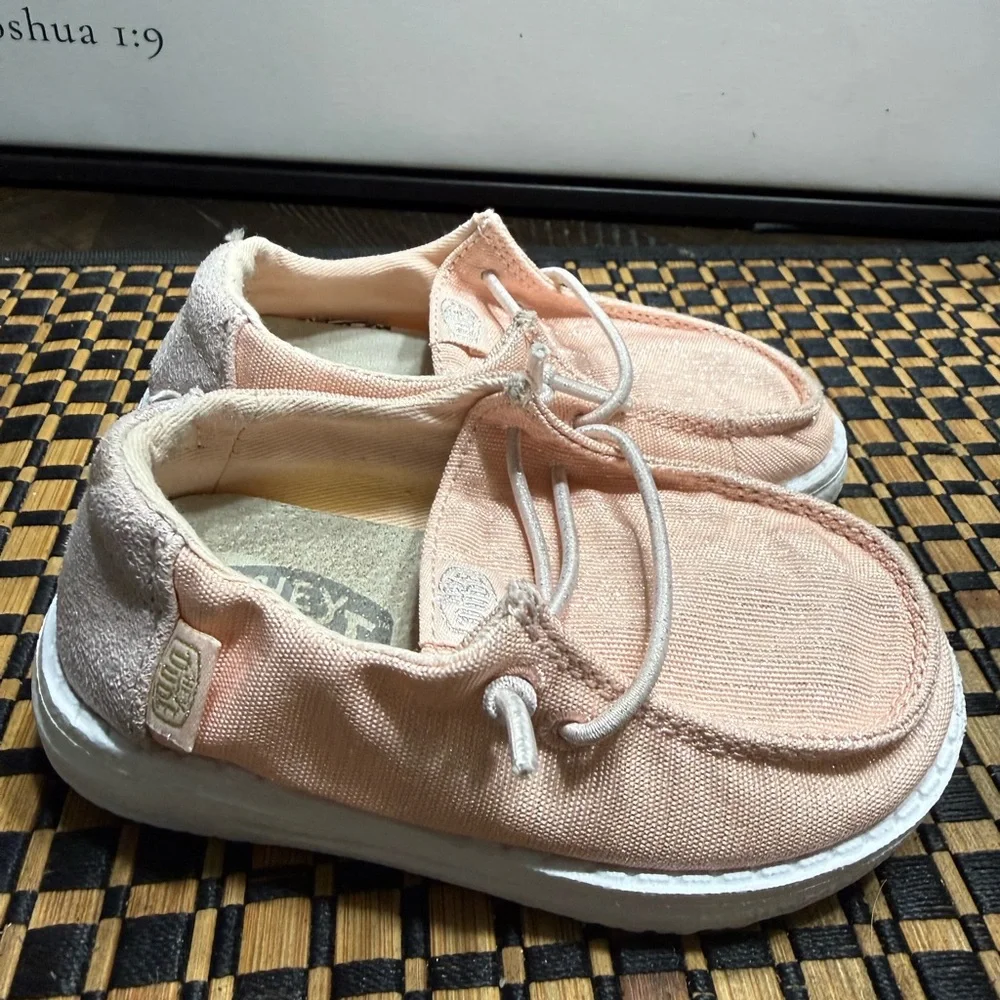 Hey Dude Blush Pink Loafers Toddler SZ 7 Box14